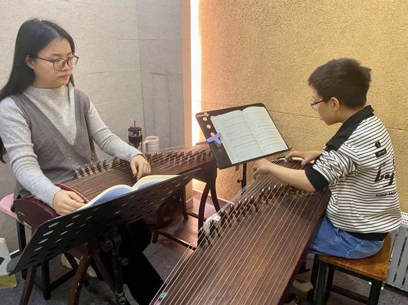 成人古筝班:在音乐之路上续写青春梦想